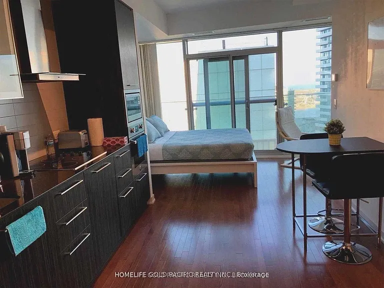 14 York St #5301 — Photo 10