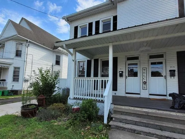 211-213 Montgomery Ave — Photo 1