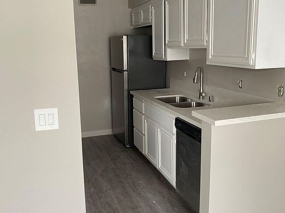 3rd image of 12633 Burbank Blvd APT 208