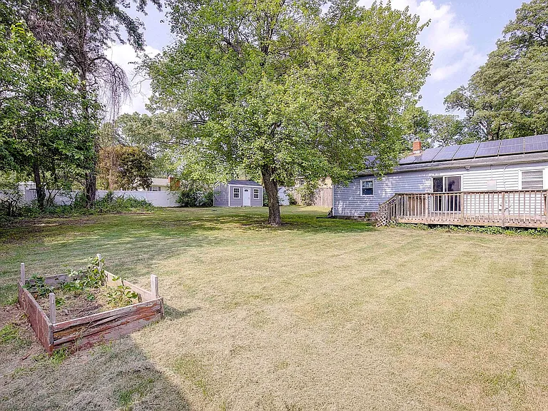 742 Elmhurst Rd — Photo 17