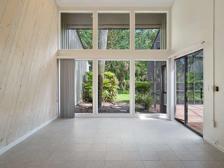9787 Sawgrass Dr E — Photo 21