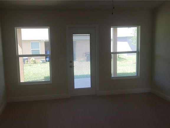4th image of 640 Meadow Pointe Dr