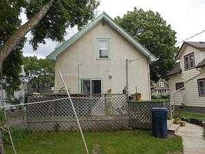 2nd image of 654 Hyacinth Ave E