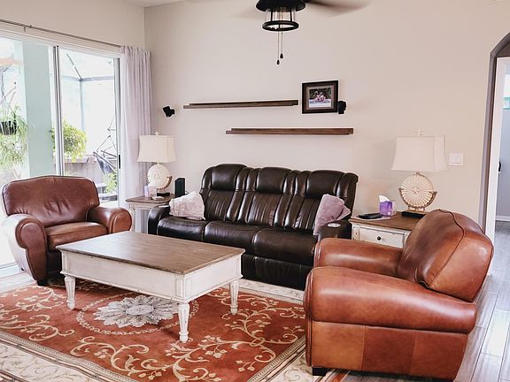 5th image of 1091 SW Mataro Ave