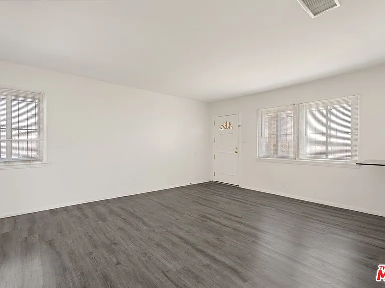 8610 S 6th Ave — Photo 12