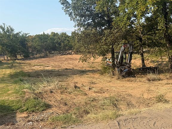 3rd image of 5 E 1150th Rd