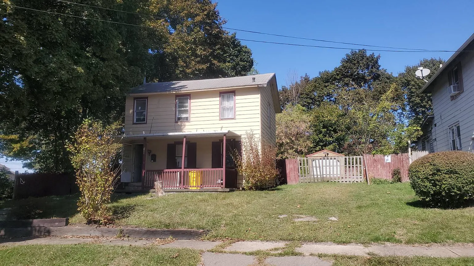 104 Bloomer Ave photo 1