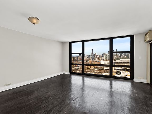 3rd image of 2605 S Indiana Ave Unit 1604