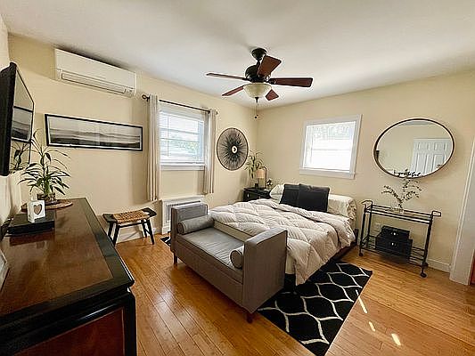 3rd image of 395 Cromwell Ave Floor 1