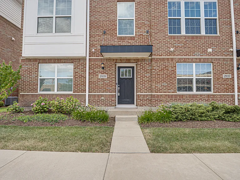 2939 Showplace Dr — Photo 1