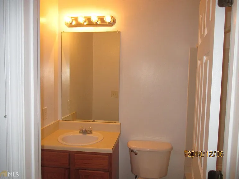 2296 Strathmoor Manor Dr — Photo 9