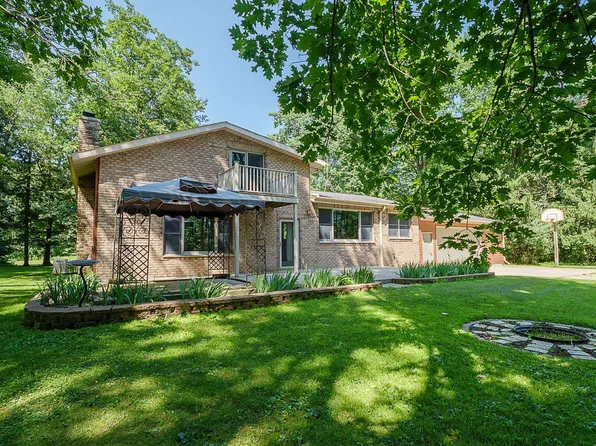 W5562 Navarino Rd, Shiocton, WI 54170