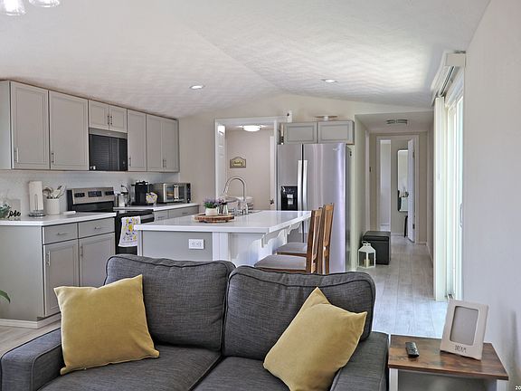 4th image of 483 WRIGHT DR