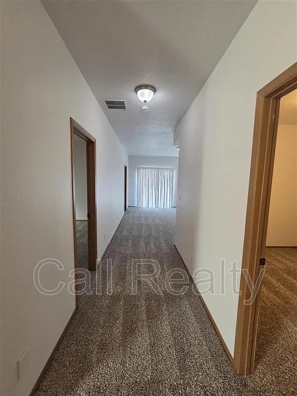 4 bed, 3.0 bath, 1934 sqft, $2,100 — Photo 3