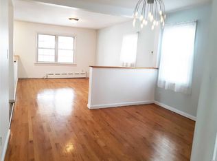 3902 210th St, Flushing, NY 11361