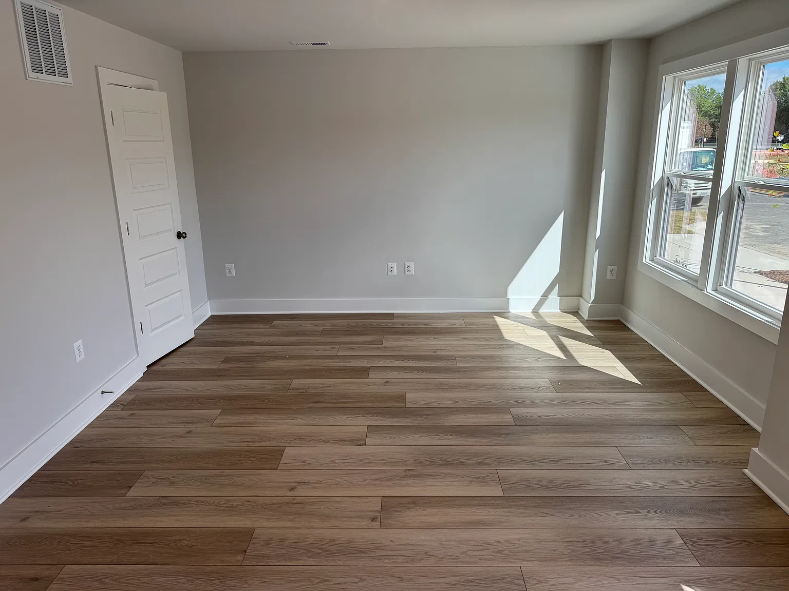 3 bed, 1943 sqft, $2,450 — Photo 3
