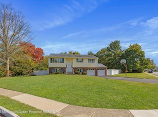 37 Westbrook Rd, Howell, NJ 07731