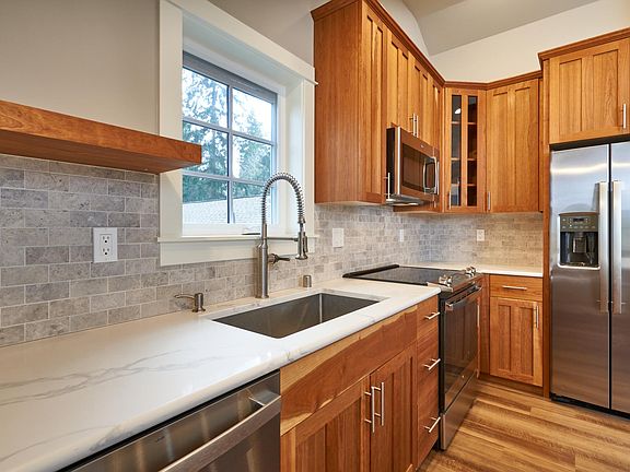 5th image of 12521 NE 32nd St