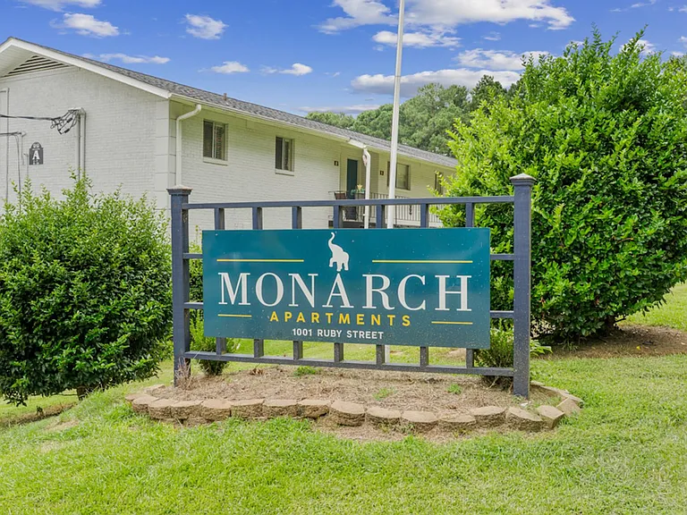 Monarch Apartments — Photo 35