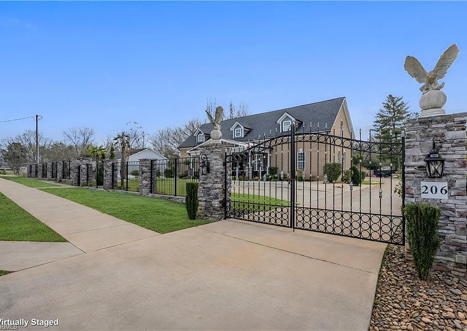 1st image of 206 Cedar Dr