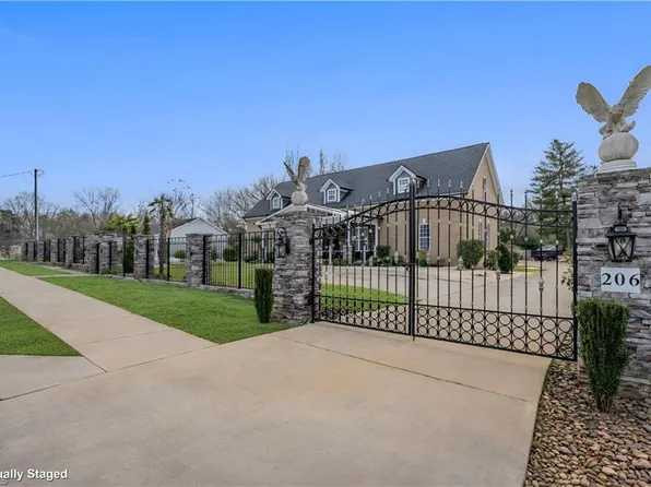 206 Cedar Dr, Salisbury, NC 28147