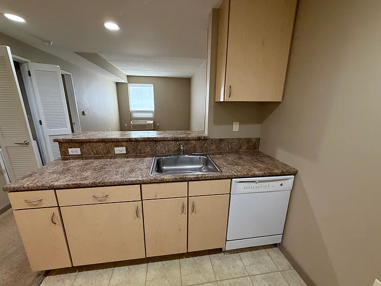 815 Arch 37 St #519 — Photo 6