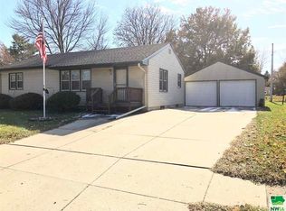 306 E 10th St, Storm Lake, IA 50588