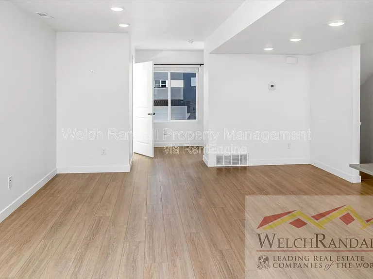82 E Weekes Way — Photo 8