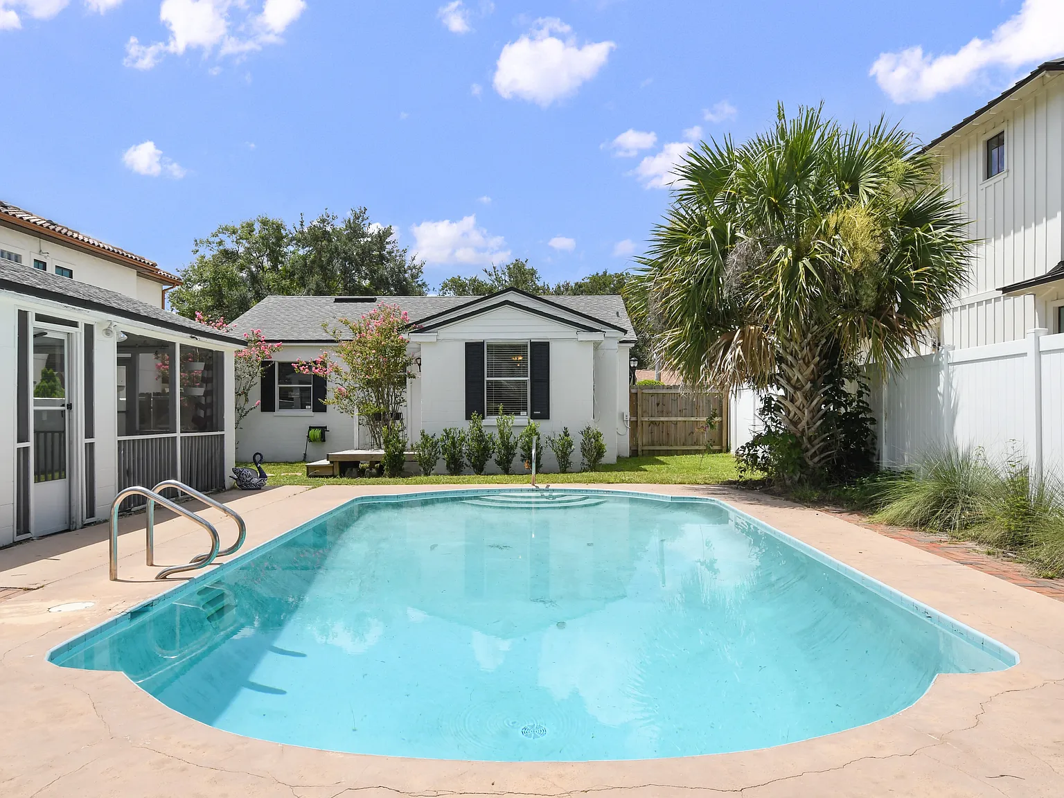 637 Pansy Ave — Photo 2