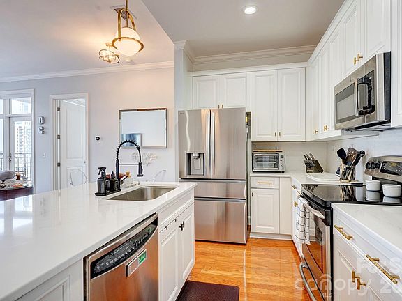 5th image of 230 S Tryon St Unit 1001