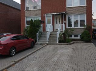 98 Peterborough Ave #0, Toronto, ON M6H2L1