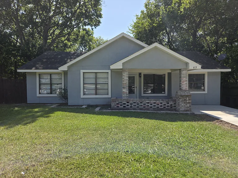 613 Jardin Dr — Photo 1