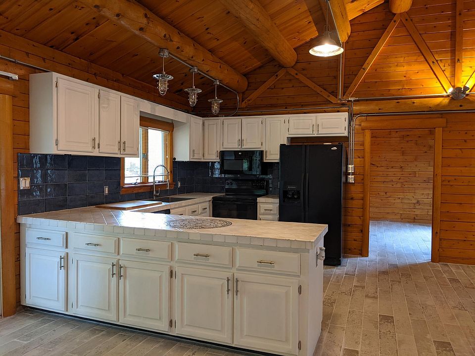 Kitchen with plenty of storage