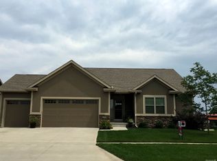 256 S 85th St, West Des Moines, IA 50266