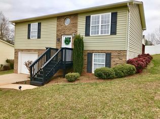 68 Serenity Ln, Hickory, NC 28601