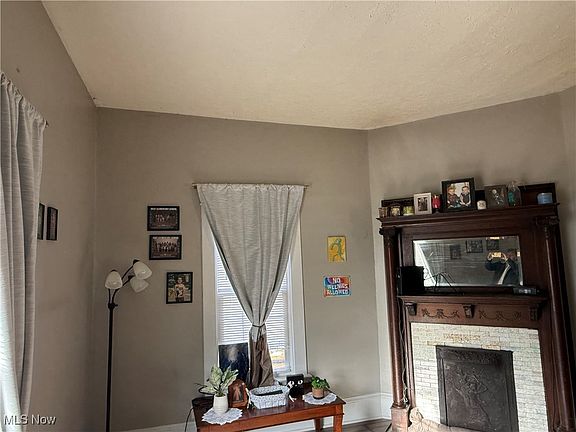 5th image of 118 Woodland Ave