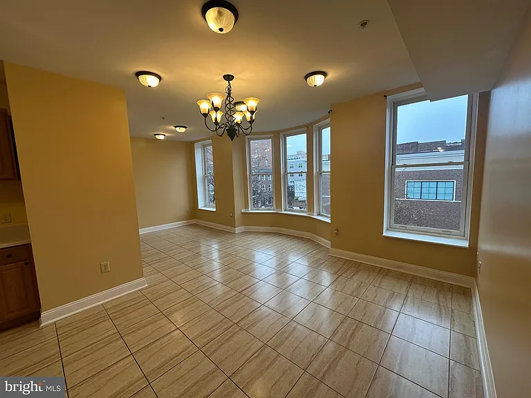 422 W Franklin St #1B — Photo 7