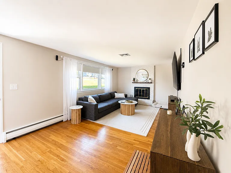 12 Seneca Rd — Photo 5