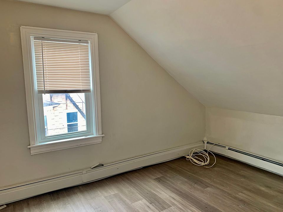 1st image of 22 Pekin St Floor 2