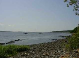 112 Macomber Ln, Portsmouth, RI 02871