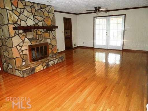 2nd image of 1941 Cambridge Ct SE