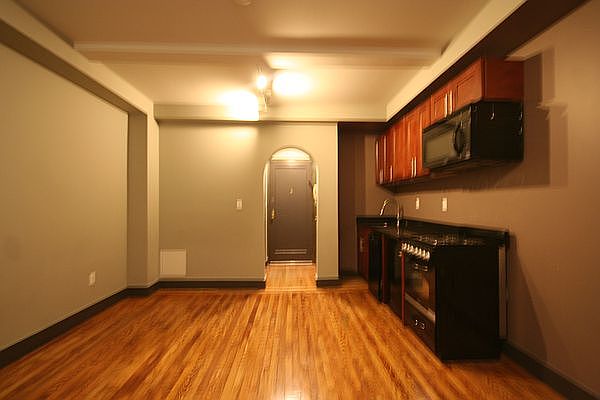 1st image of 11 Waverly Pl APT 4N