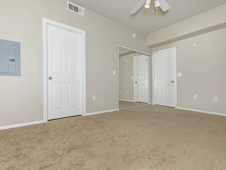 Renovated 1b1 683 SQFT 1 Bed 1 Bath