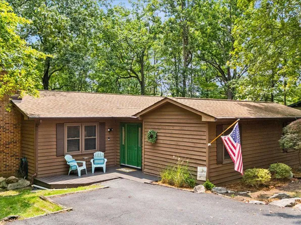 2514 Hopkins Dr, Mc Gaheysville, VA 22840