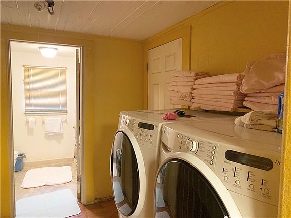 5th image of 800 W Williams St