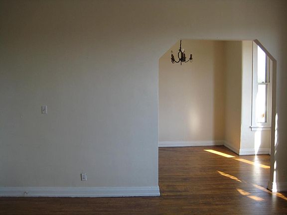 2nd image of 2722 Vine St #11