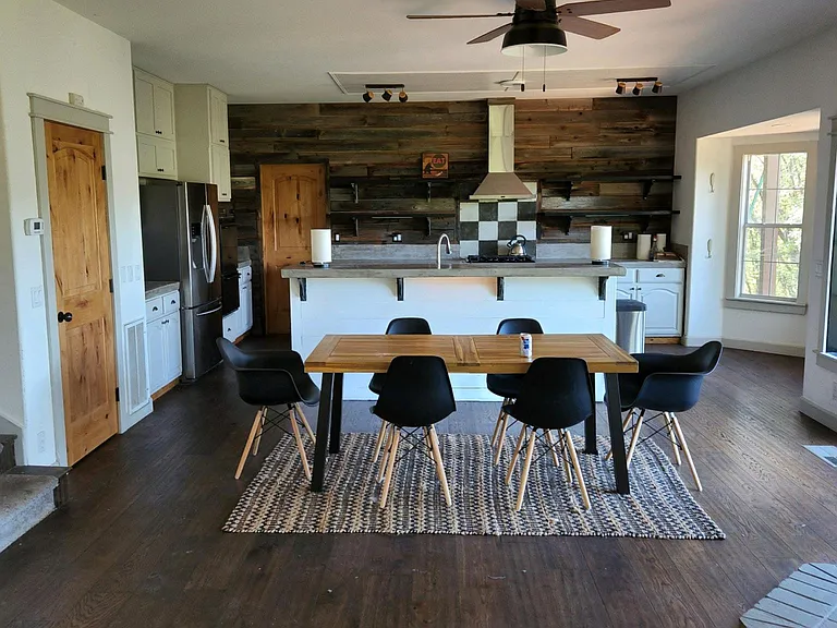Capitol Dr — Photo 12