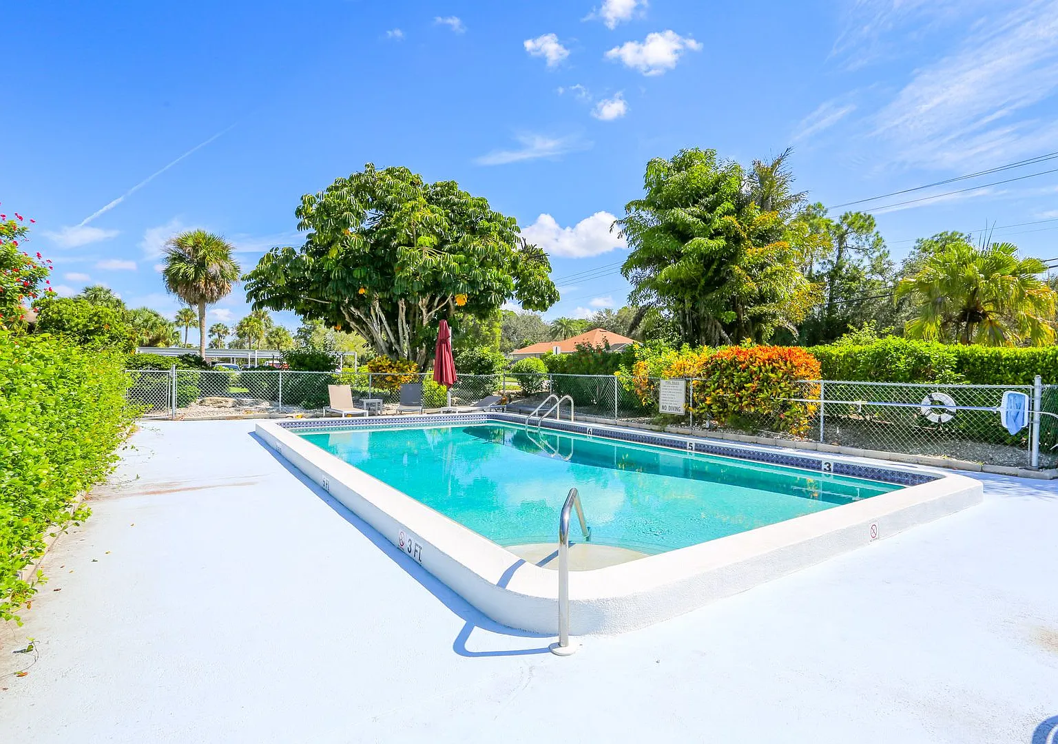 2bed/2bath Palm River Perfect Location Family Friendly North Naples — Photo 1