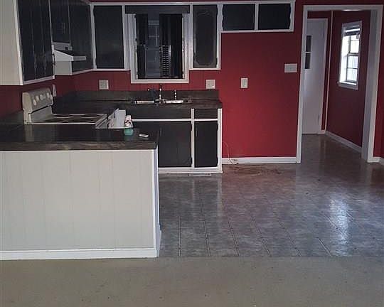 5th image of 227 Woodrow St