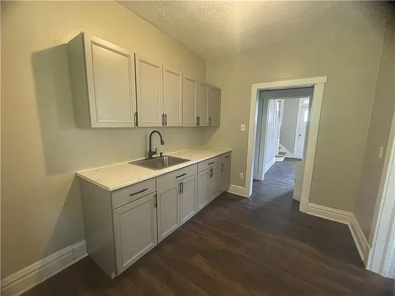 466 Hill St — Photo 7